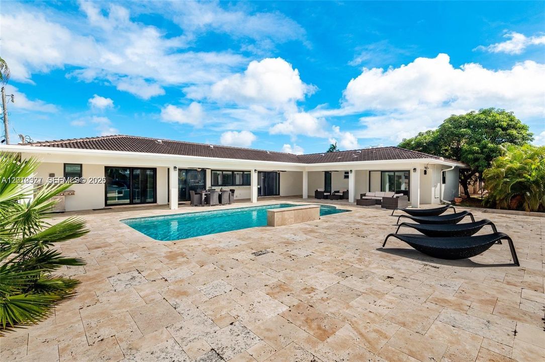 For Sale: $2,550,000 (4 beds, 3 baths, 2934 Square Feet)
