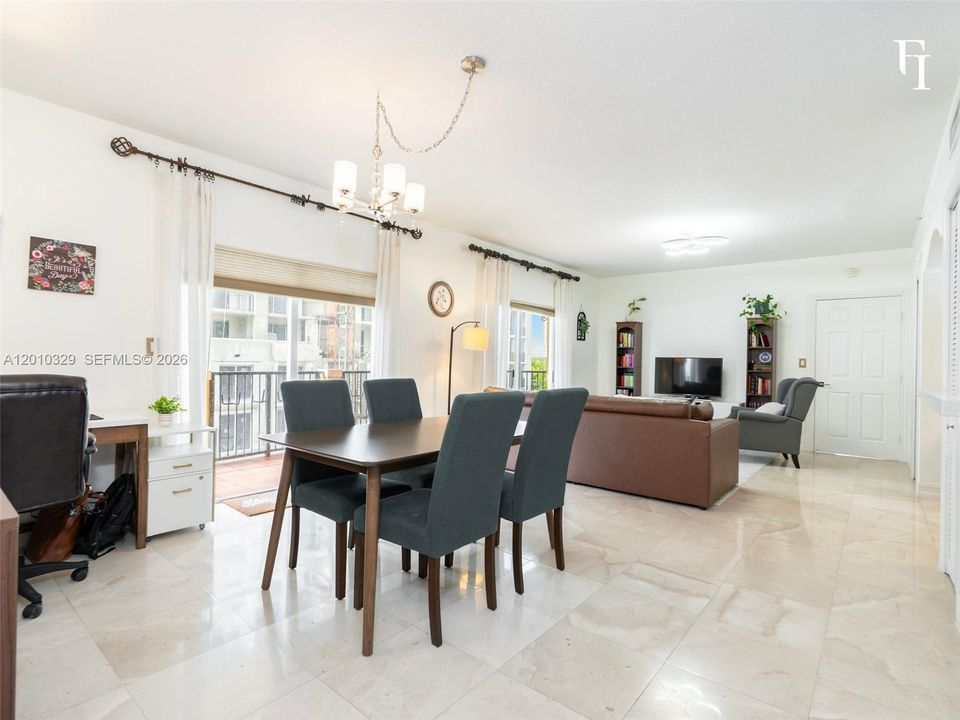 For Sale: $625,000 (2 beds, 2 baths, 1195 Square Feet)
