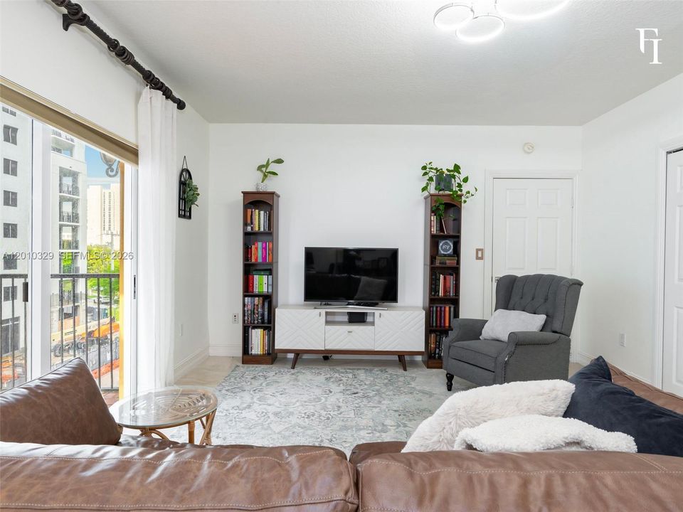 For Sale: $625,000 (2 beds, 2 baths, 1195 Square Feet)