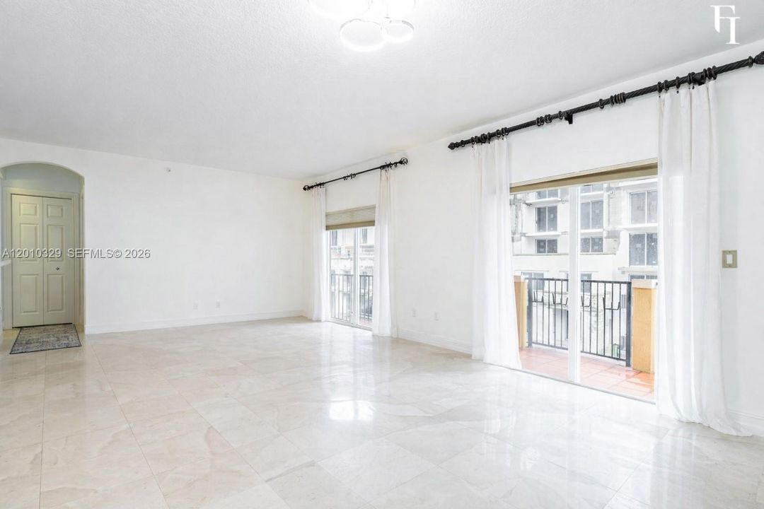 For Sale: $625,000 (2 beds, 2 baths, 1195 Square Feet)