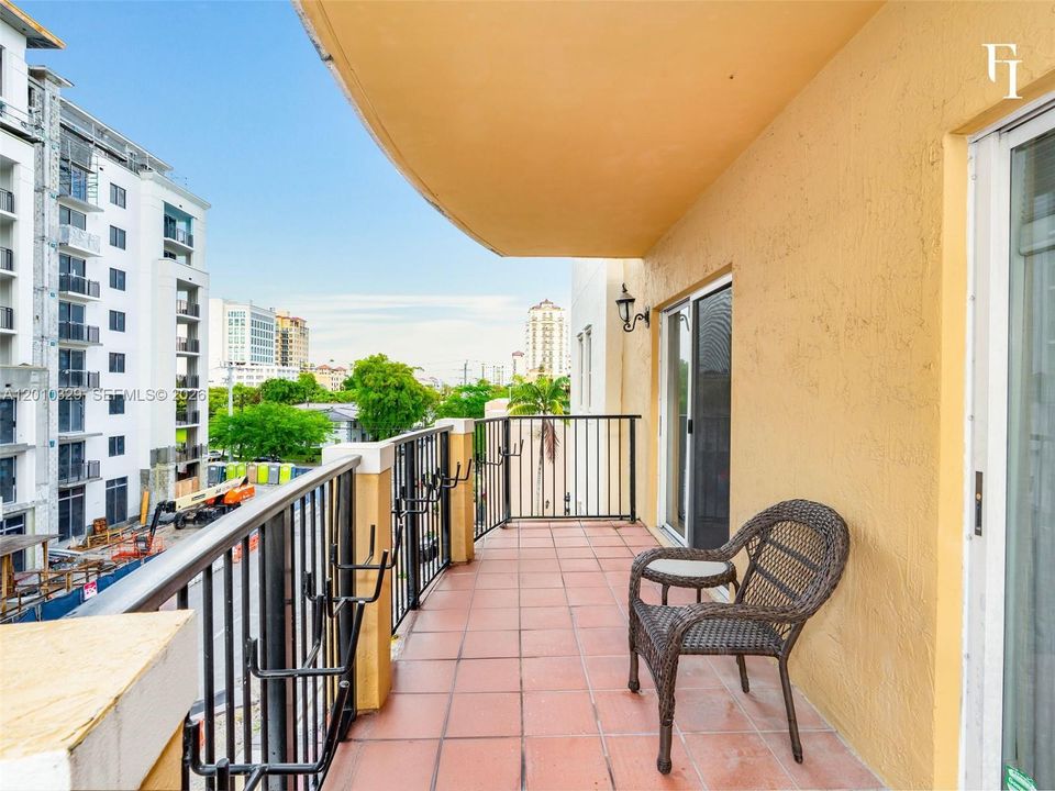 For Sale: $625,000 (2 beds, 2 baths, 1195 Square Feet)