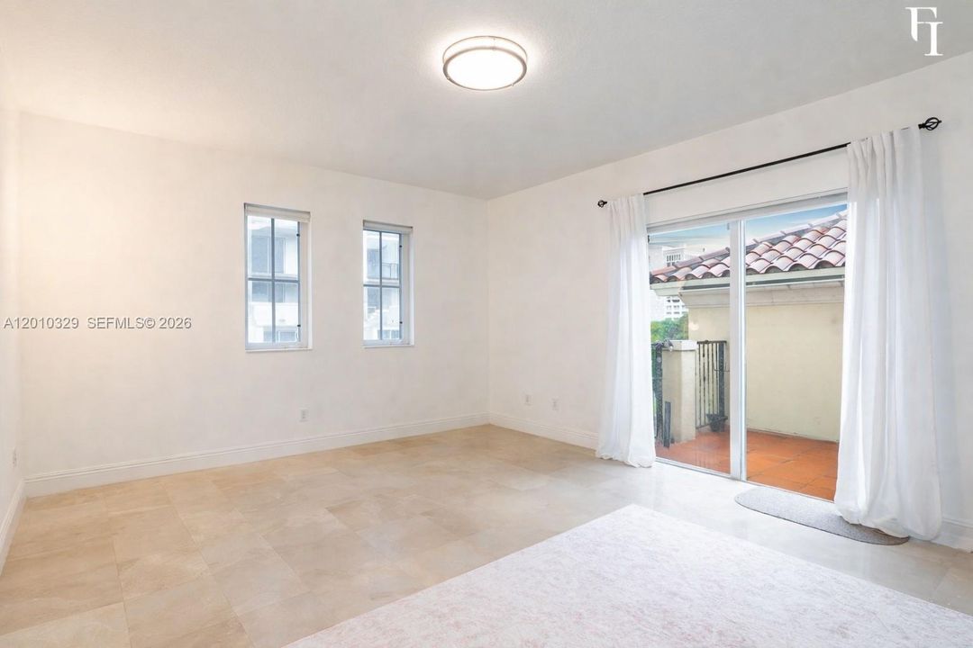 For Sale: $625,000 (2 beds, 2 baths, 1195 Square Feet)