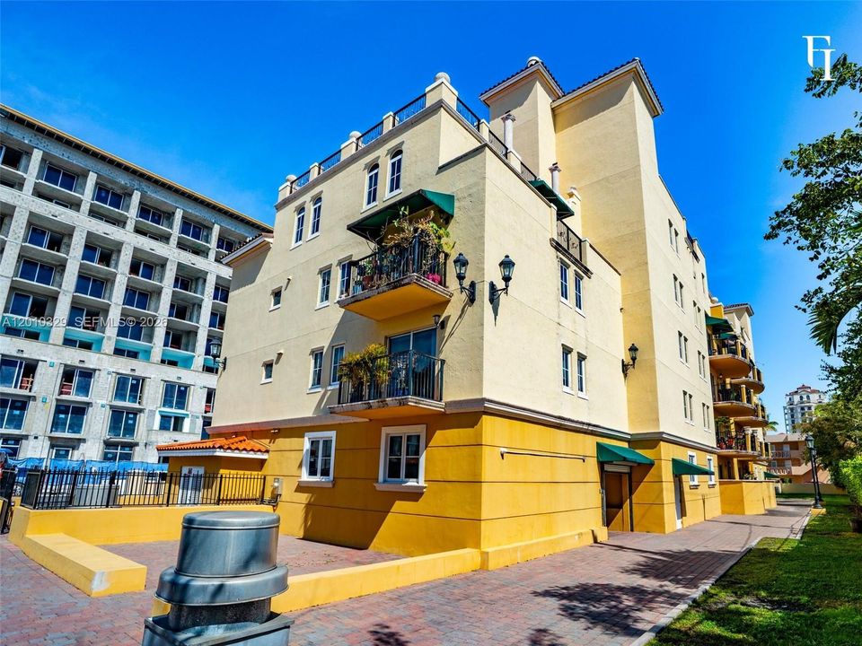 For Sale: $625,000 (2 beds, 2 baths, 1195 Square Feet)