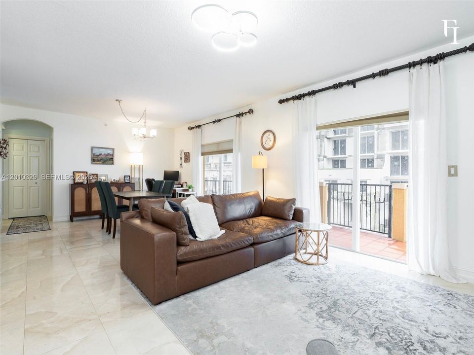 For Sale: $625,000 (2 beds, 2 baths, 1195 Square Feet)