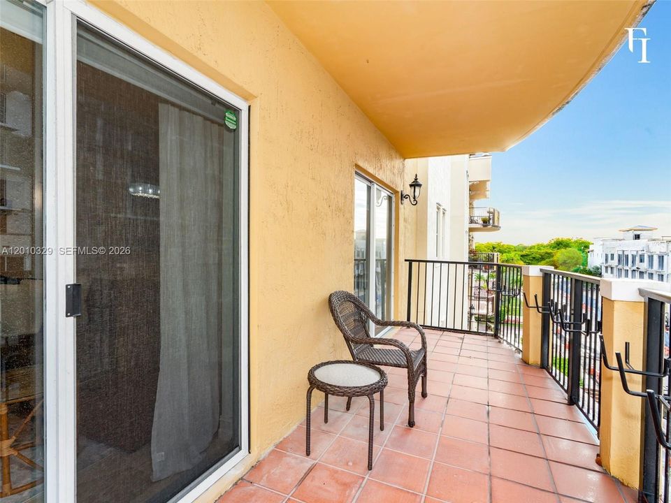 For Sale: $625,000 (2 beds, 2 baths, 1195 Square Feet)