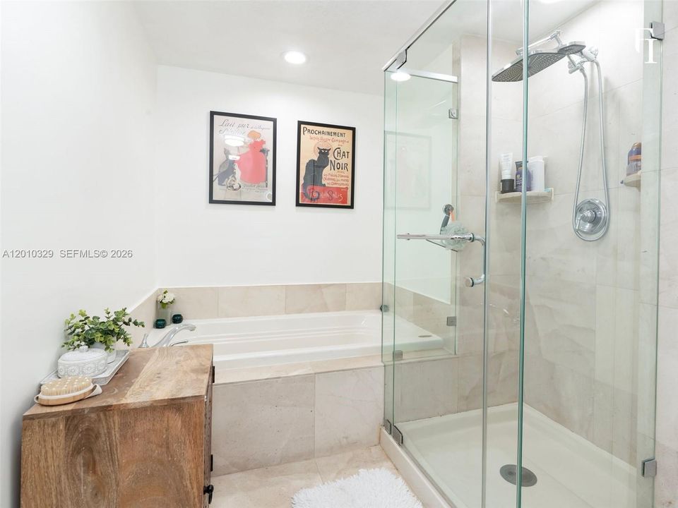 For Sale: $625,000 (2 beds, 2 baths, 1195 Square Feet)