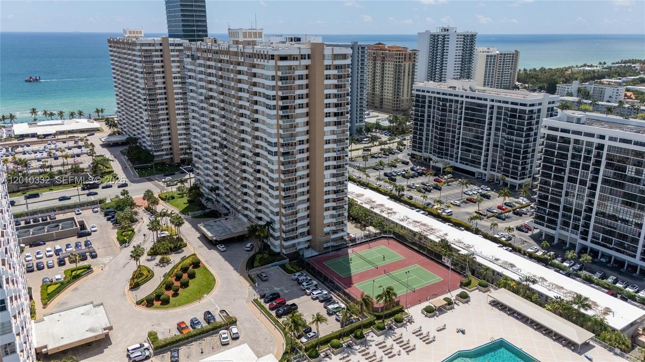 Под контрактом: $525,000 (2 спален, 2 ванн, 1240 Квадратных фут)