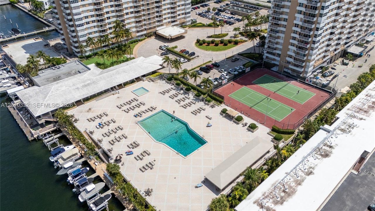 Под контрактом: $525,000 (2 спален, 2 ванн, 1240 Квадратных фут)