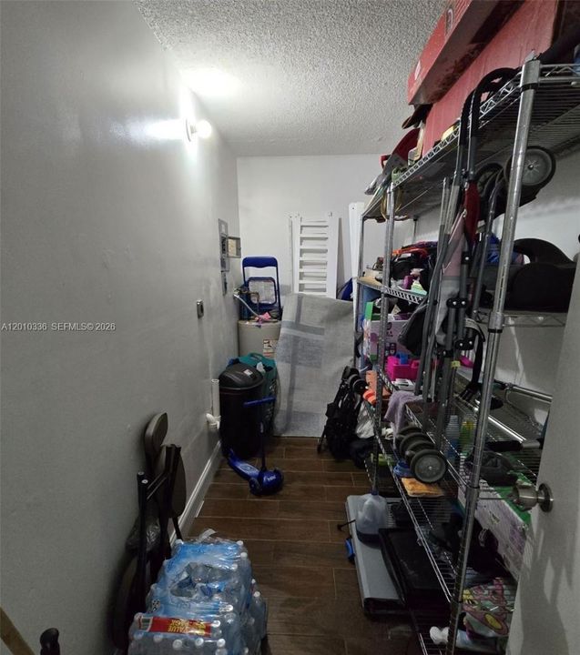 For Sale: $195,000 (2 beds, 1 baths, 1075 Square Feet)