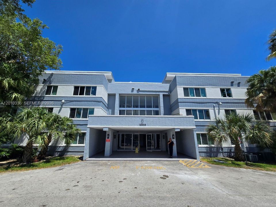 For Sale: $195,000 (2 beds, 1 baths, 1075 Square Feet)