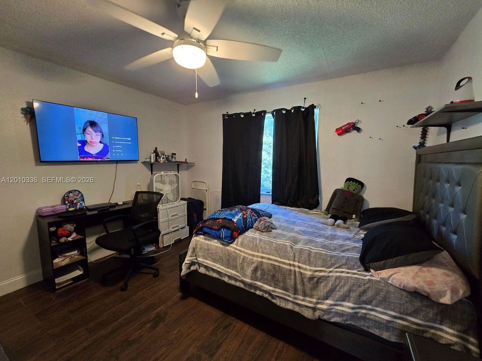 For Sale: $195,000 (2 beds, 1 baths, 1075 Square Feet)