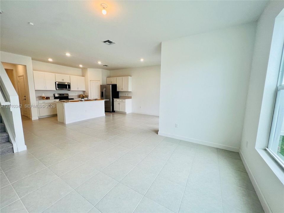 For Rent: $3,000 (3 beds, 2 baths, 1695 Square Feet)
