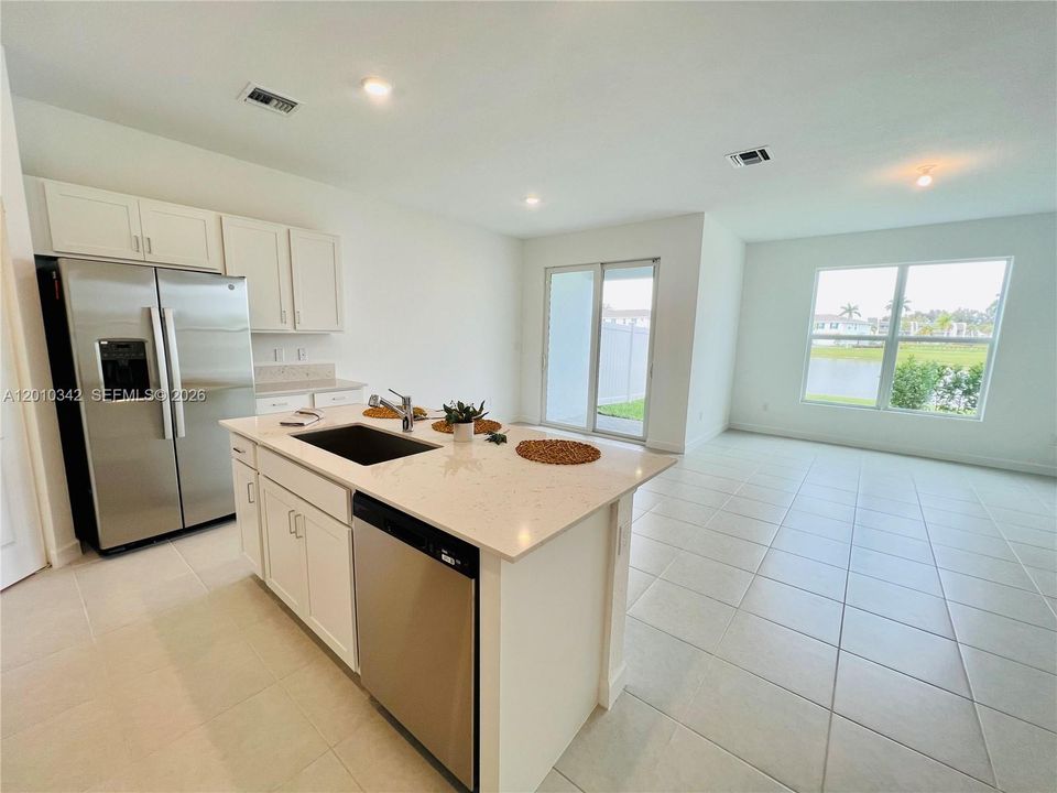 For Rent: $3,000 (3 beds, 2 baths, 1695 Square Feet)