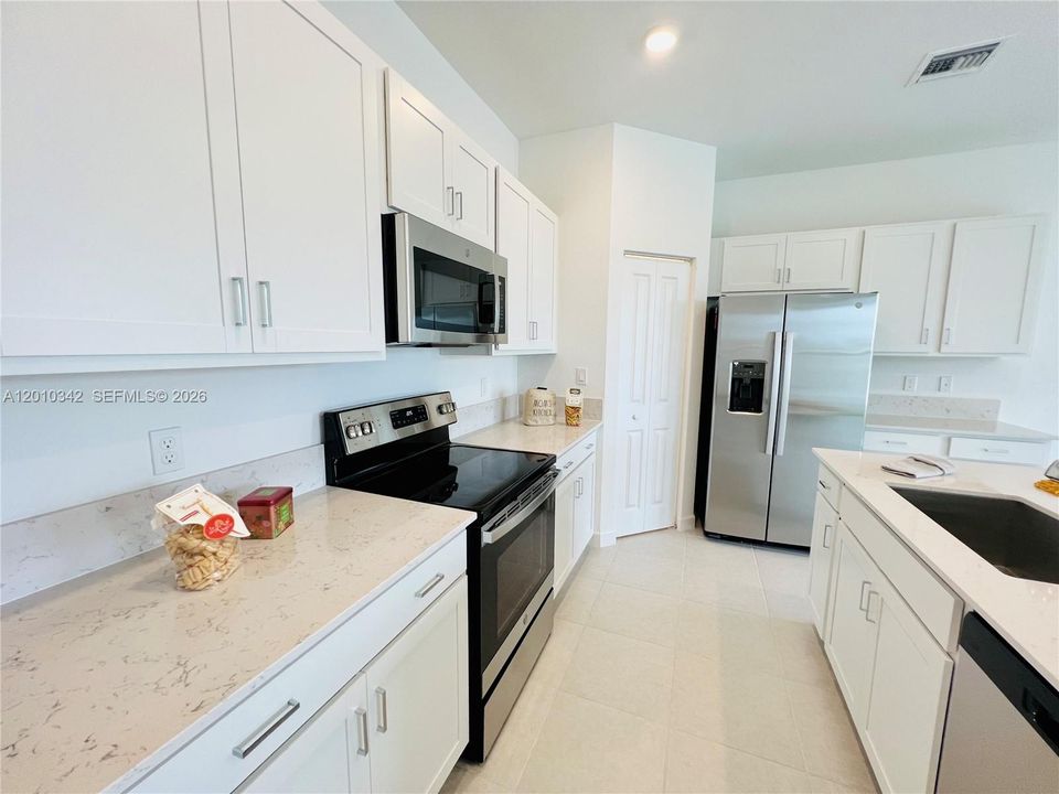 For Rent: $3,000 (3 beds, 2 baths, 1695 Square Feet)