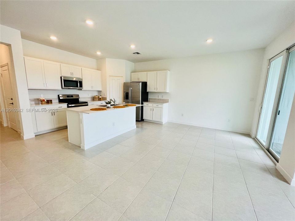 For Rent: $3,000 (3 beds, 2 baths, 1695 Square Feet)