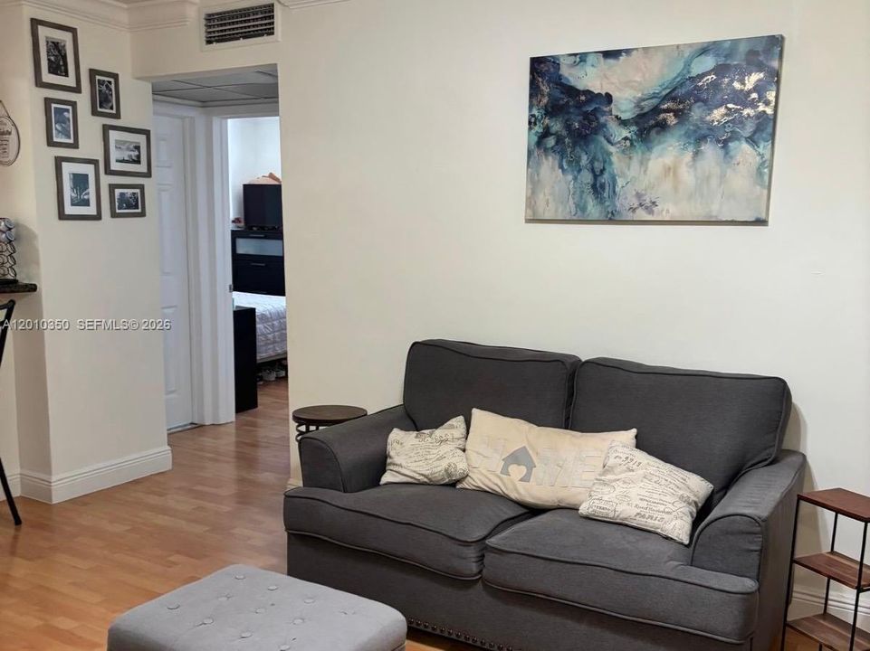 Activo con contrato: $2,100 (2 camas, 1 baños, 650 Pies cuadrados)