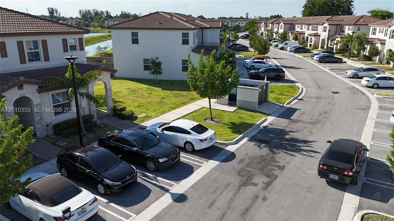 На продажу: $469,900 (3 спален, 3 ванн, 1328 Квадратных фут)