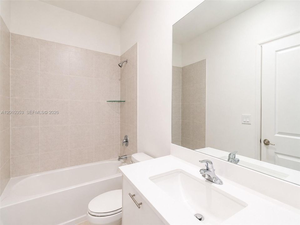 На продажу: $469,900 (3 спален, 3 ванн, 1328 Квадратных фут)