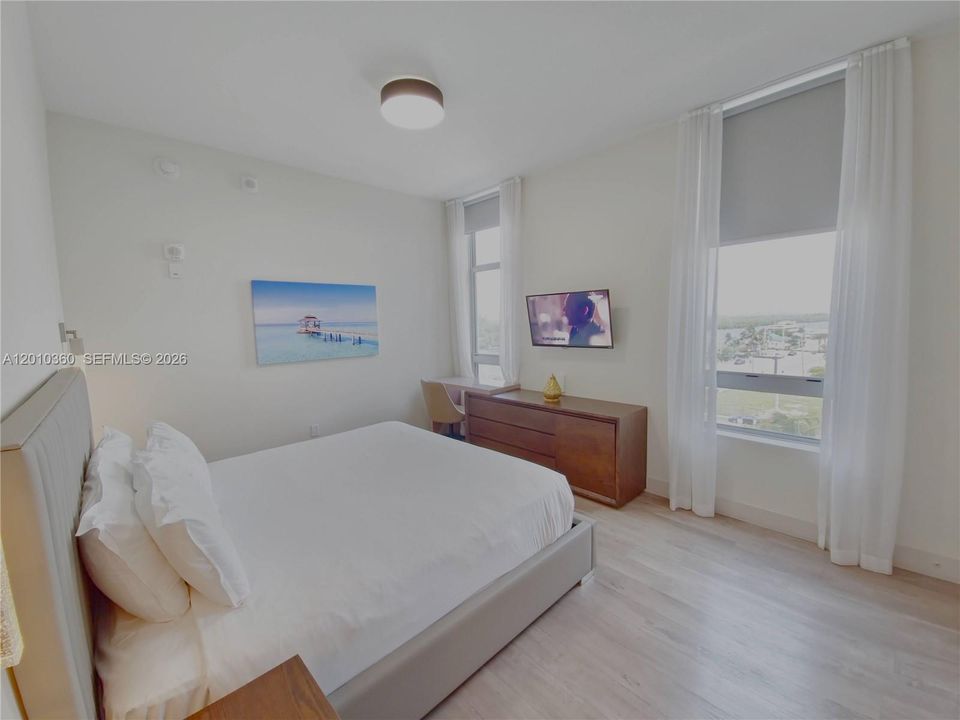 Active With Contract: $415,000 (1 beds, 1 baths, 699 Square Feet)