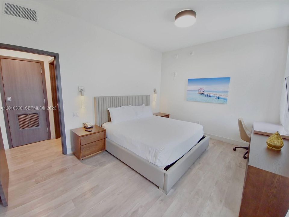 Active With Contract: $415,000 (1 beds, 1 baths, 699 Square Feet)