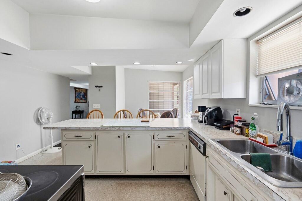 Kitchen.2.jpeg-SMALL