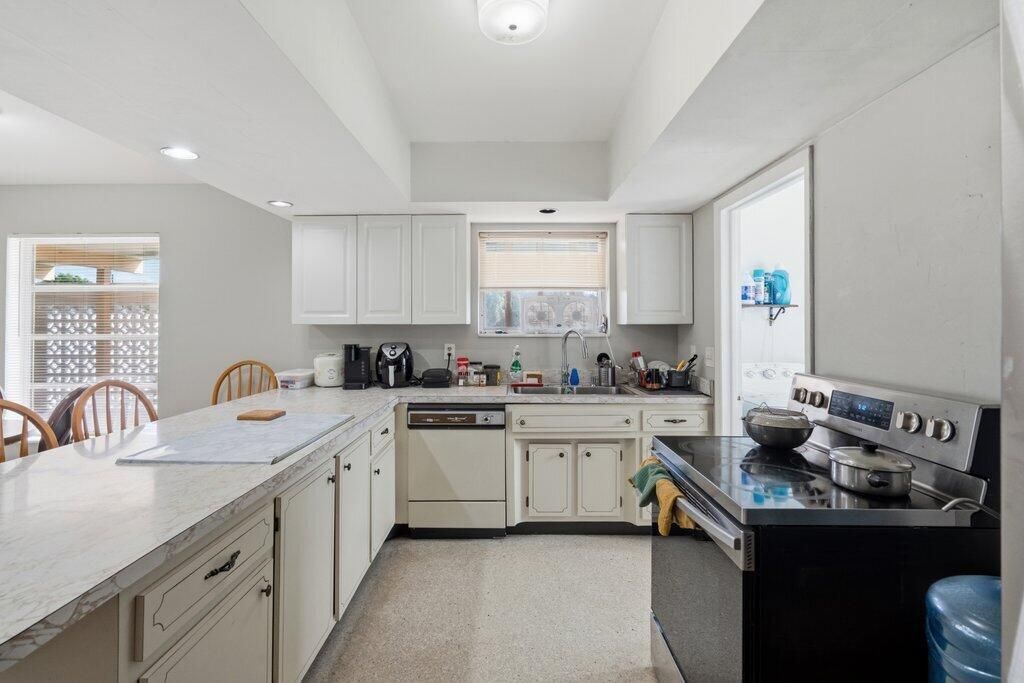 Kitchen.1.jpeg-SMALL