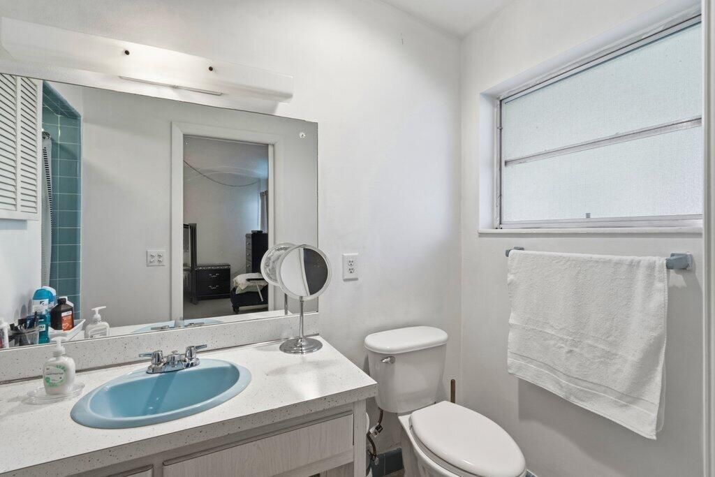 Primary Bathroom R.jpeg-SMALL