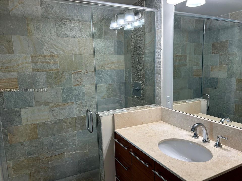 For Sale: $279,900 (2 beds, 2 baths, 954 Square Feet)