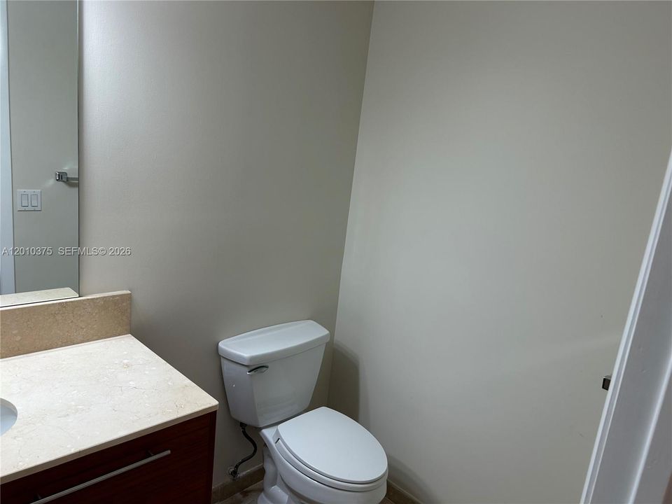 For Sale: $279,900 (2 beds, 2 baths, 954 Square Feet)