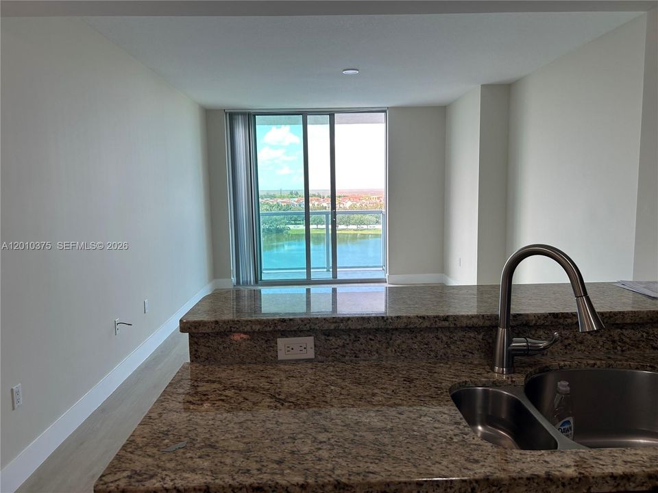 For Sale: $279,900 (2 beds, 2 baths, 954 Square Feet)