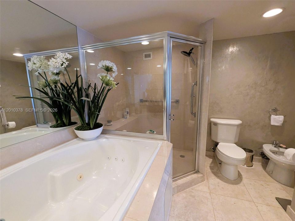 For Sale: $789,000 (2 beds, 2 baths, 1650 Square Feet)