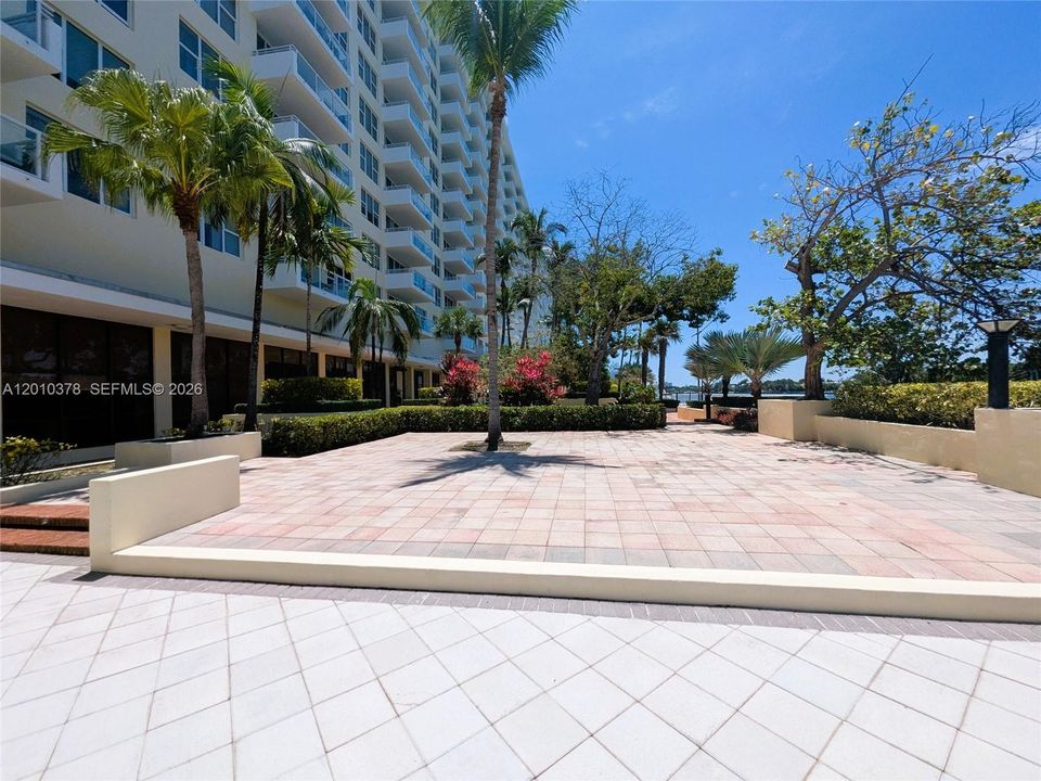 For Sale: $789,000 (2 beds, 2 baths, 1650 Square Feet)