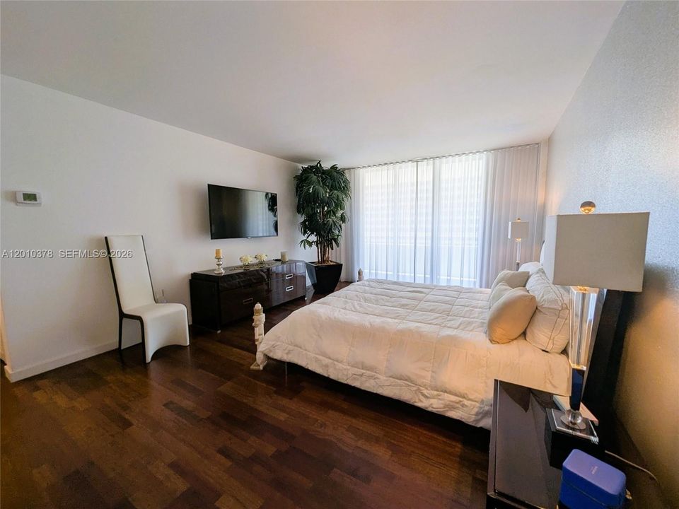 For Sale: $789,000 (2 beds, 2 baths, 1650 Square Feet)