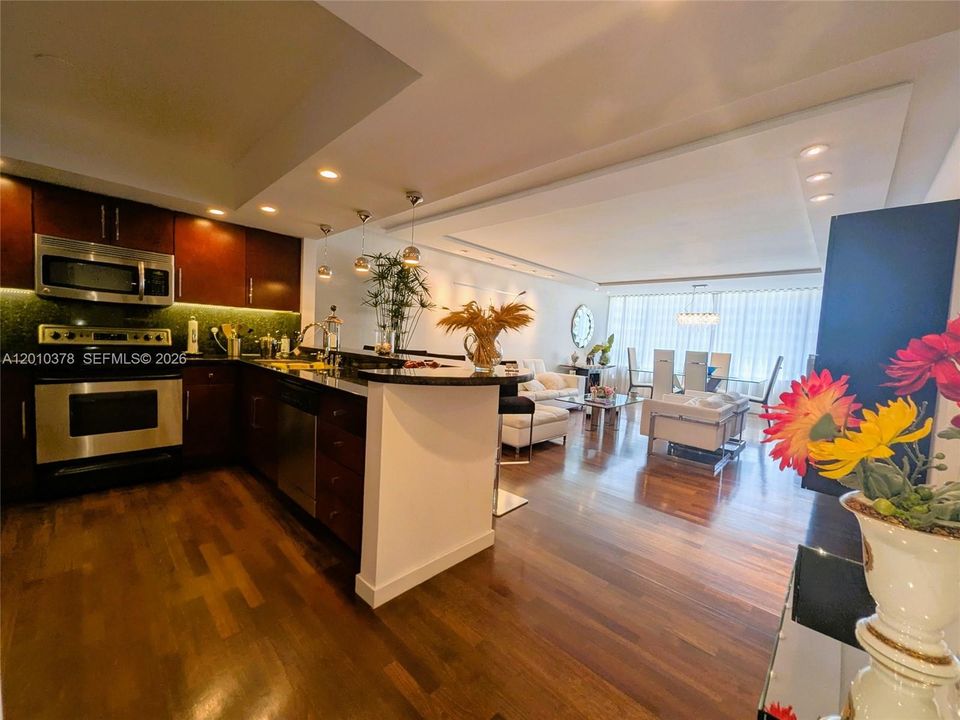 For Sale: $789,000 (2 beds, 2 baths, 1650 Square Feet)