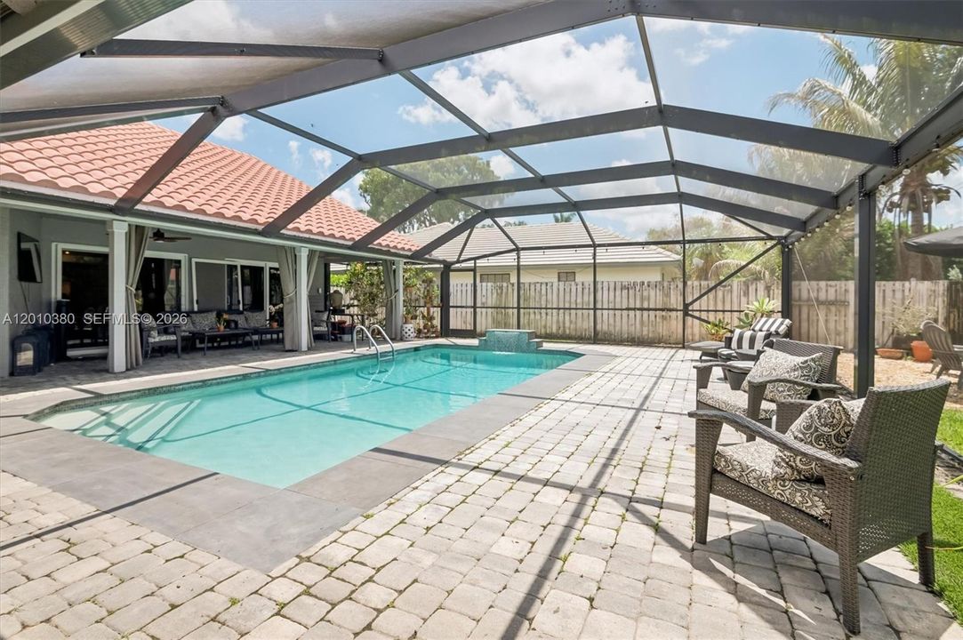 Activo con contrato: $875,000 (4 camas, 2 baños, 2154 Pies cuadrados)