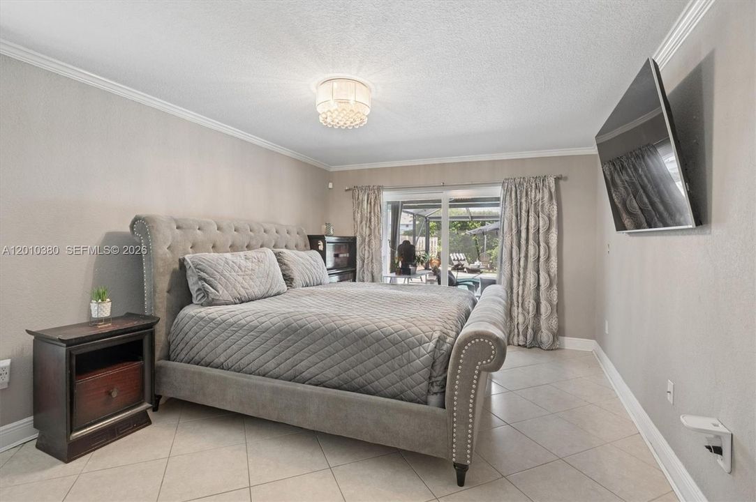 Activo con contrato: $875,000 (4 camas, 2 baños, 2154 Pies cuadrados)
