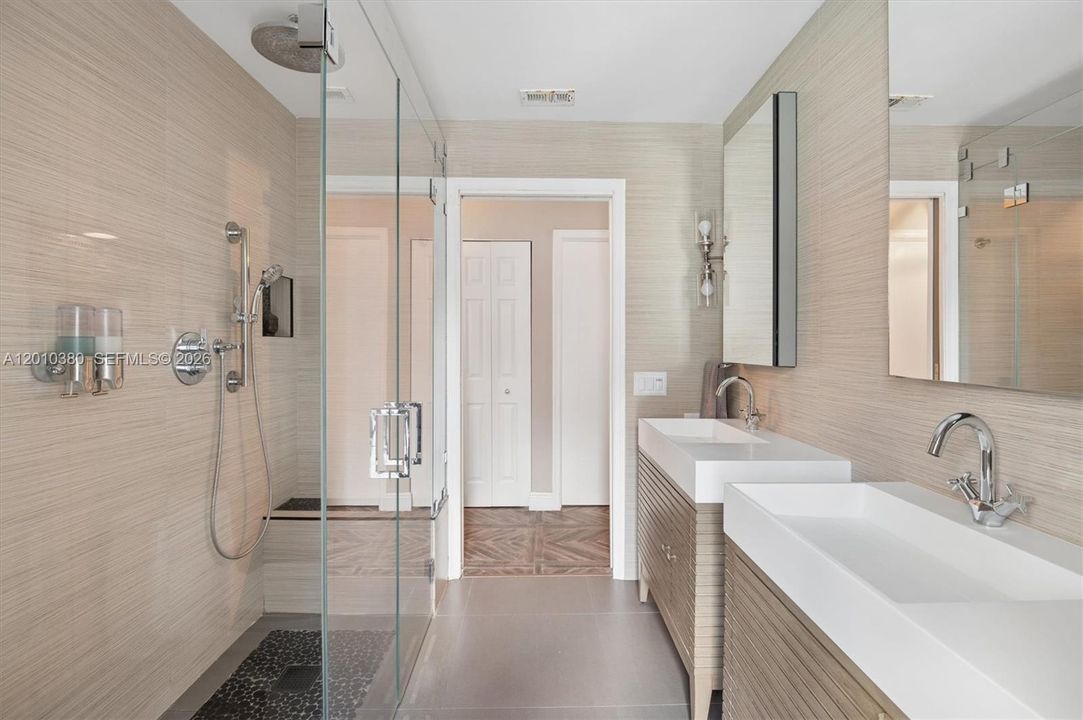 Activo con contrato: $875,000 (4 camas, 2 baños, 2154 Pies cuadrados)