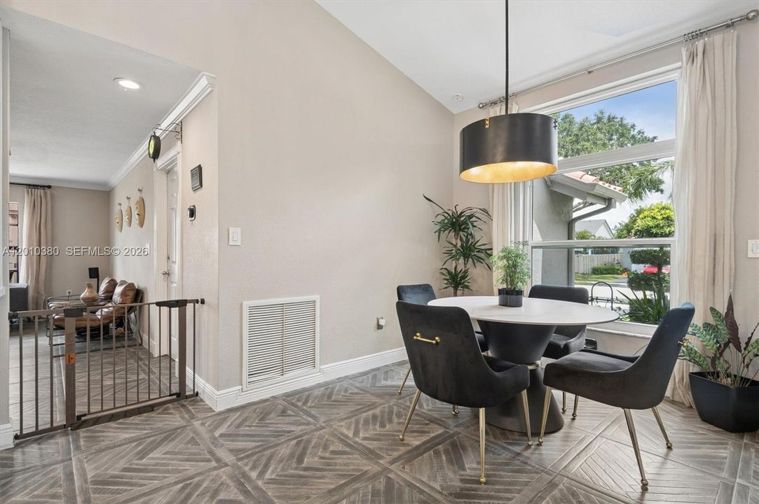 Activo con contrato: $875,000 (4 camas, 2 baños, 2154 Pies cuadrados)