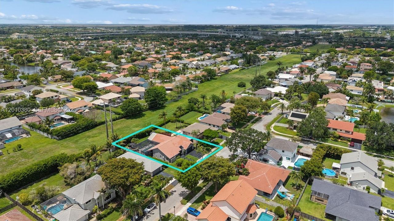 Activo con contrato: $875,000 (4 camas, 2 baños, 2154 Pies cuadrados)