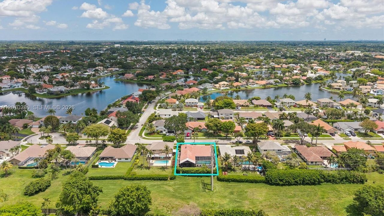 Activo con contrato: $875,000 (4 camas, 2 baños, 2154 Pies cuadrados)