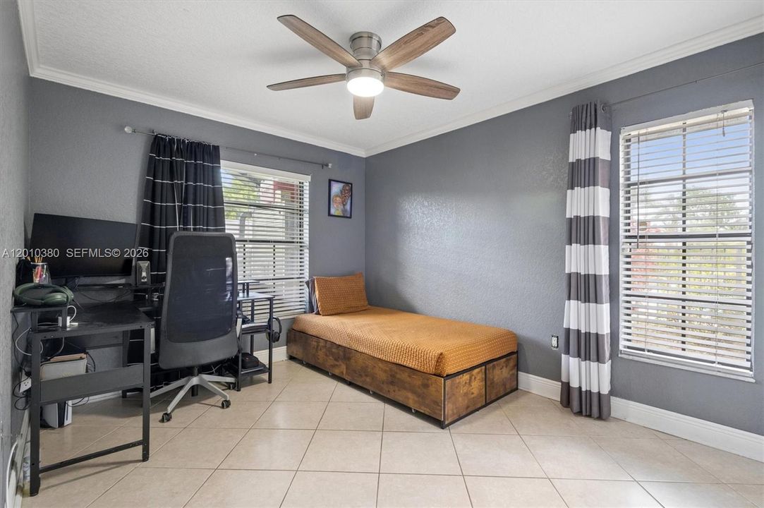 Activo con contrato: $875,000 (4 camas, 2 baños, 2154 Pies cuadrados)