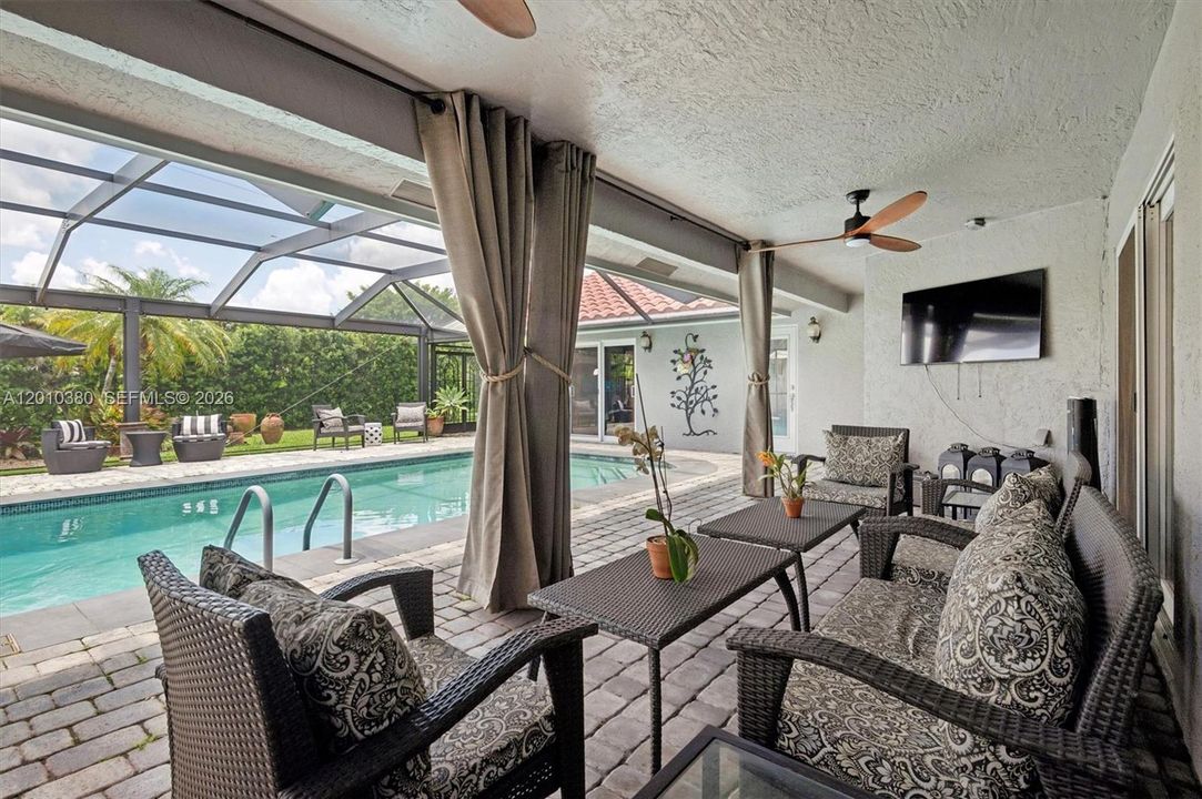 Activo con contrato: $875,000 (4 camas, 2 baños, 2154 Pies cuadrados)