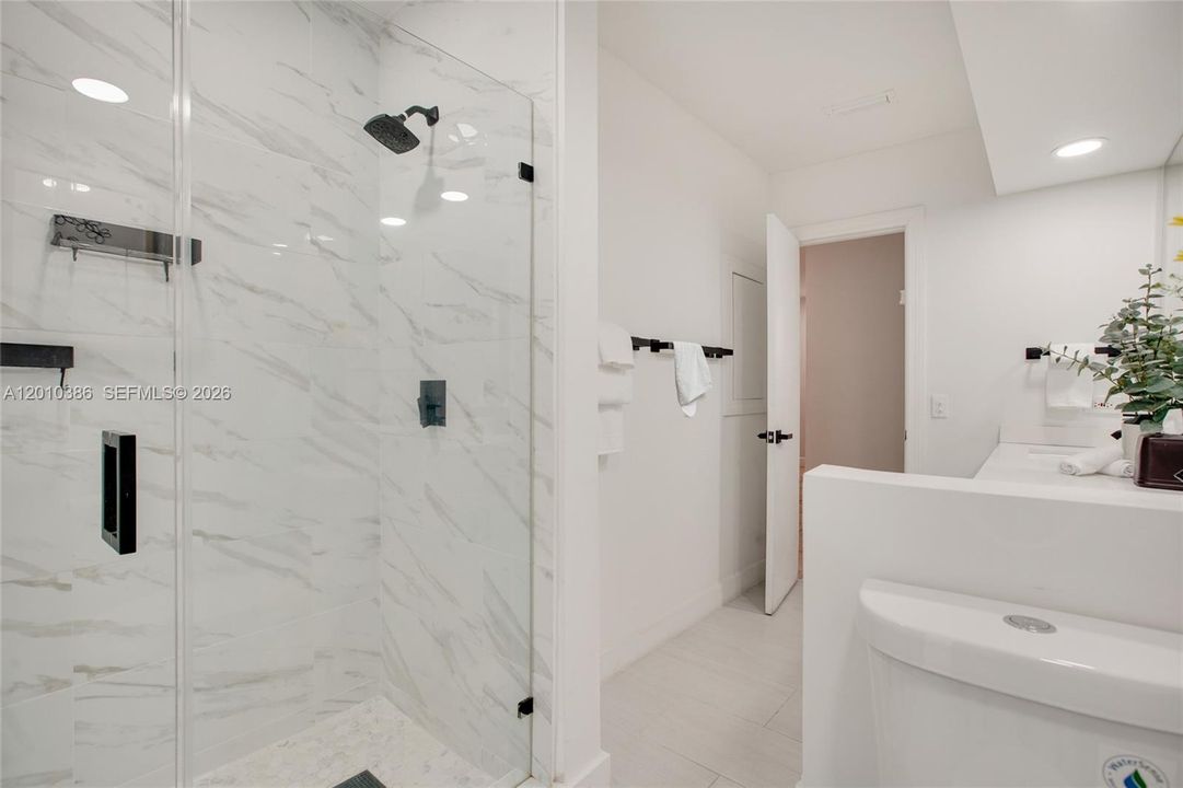 Office/Guest Bathroom-4