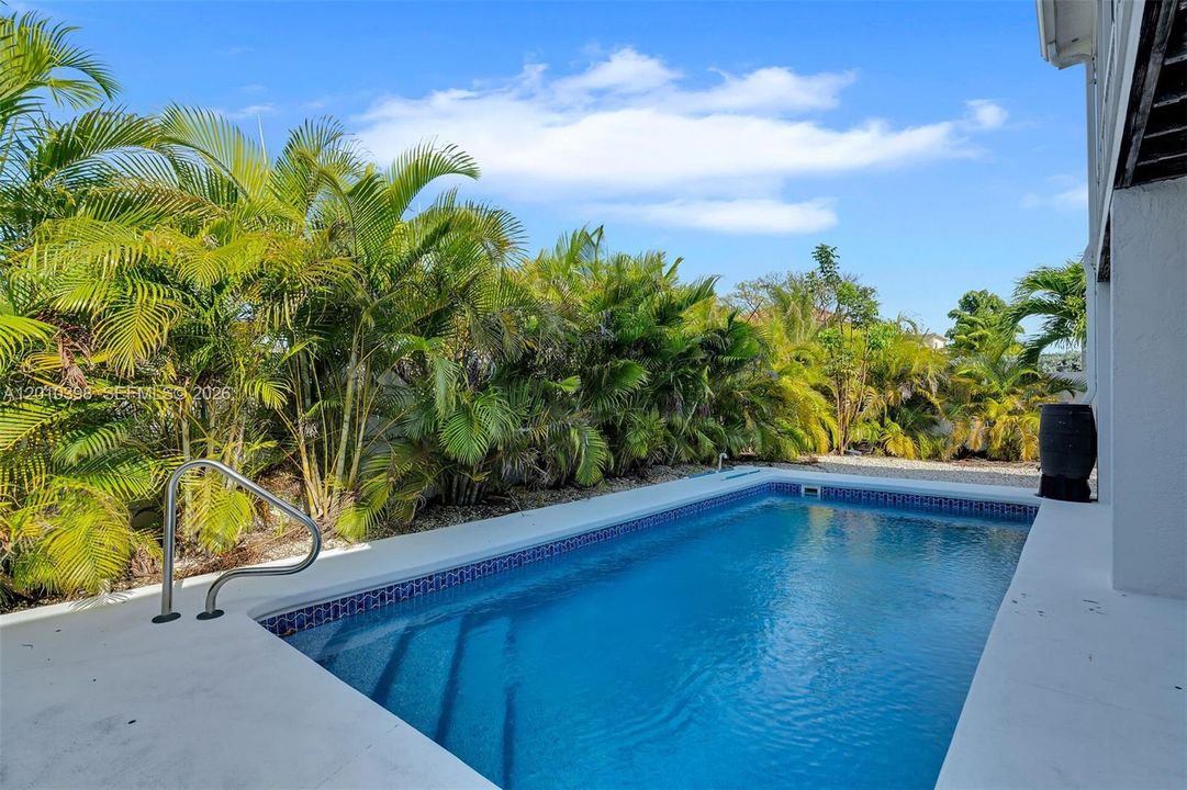 For Sale: $1,195,000 (2 beds, 2 baths, 1350 Square Feet)
