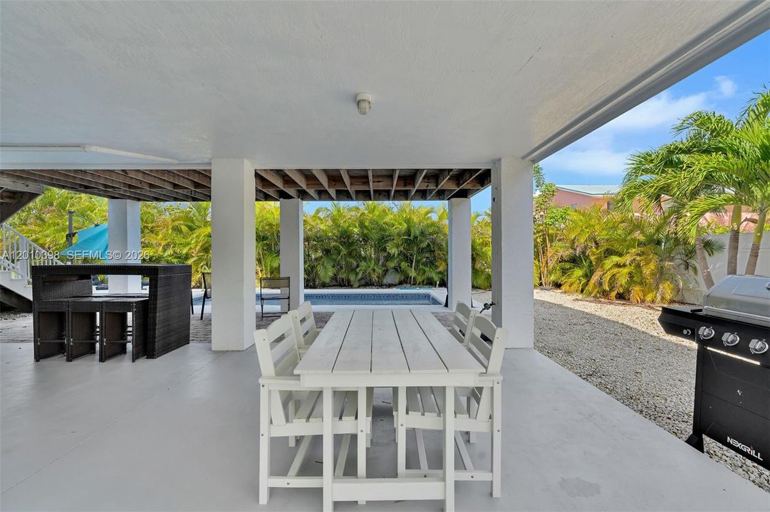 For Sale: $1,195,000 (2 beds, 2 baths, 1350 Square Feet)