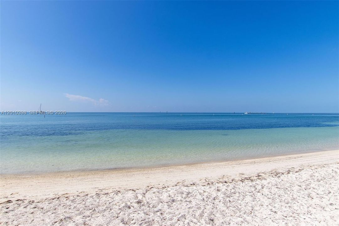 For Sale: $1,195,000 (2 beds, 2 baths, 1350 Square Feet)