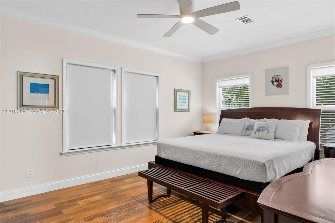 For Sale: $1,195,000 (2 beds, 2 baths, 1350 Square Feet)