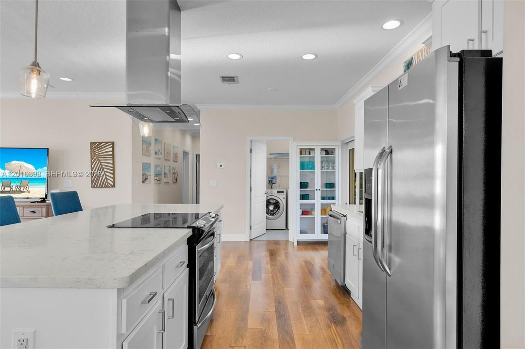 For Sale: $1,195,000 (2 beds, 2 baths, 1350 Square Feet)