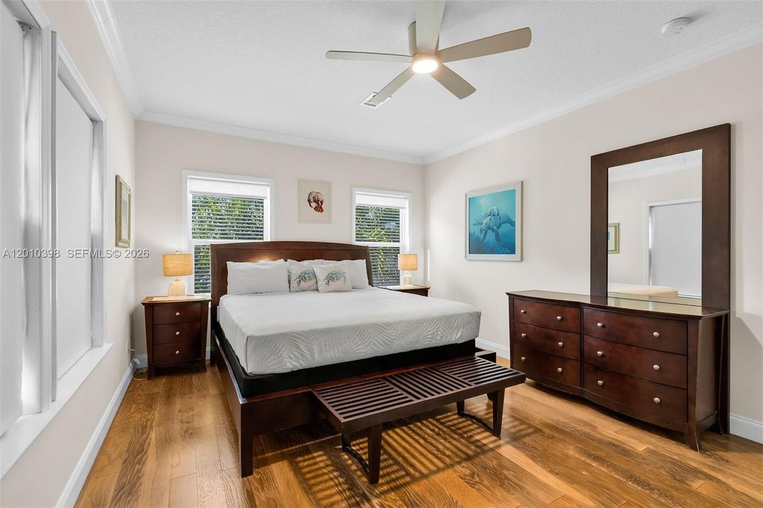 For Sale: $1,195,000 (2 beds, 2 baths, 1350 Square Feet)
