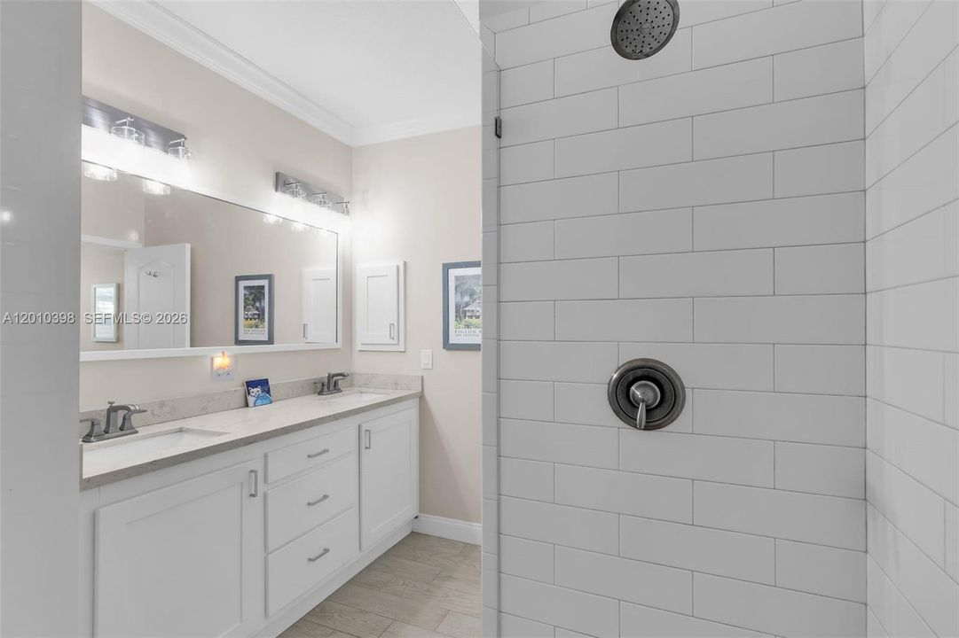 For Sale: $1,195,000 (2 beds, 2 baths, 1350 Square Feet)